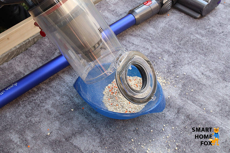 Nettoyage du bac à poussière du Dyson V11 Absolute Pro